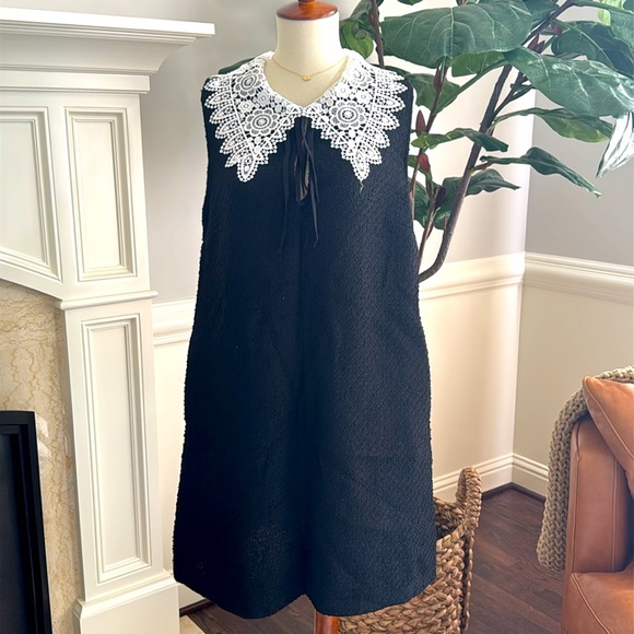 H&M Dresses & Skirts - NEW Boucle Dress w/ Lace & Tie Collar